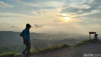 Potret Sunset di Terasering Panyaweuyan, Sudah Pernah ke Sana?