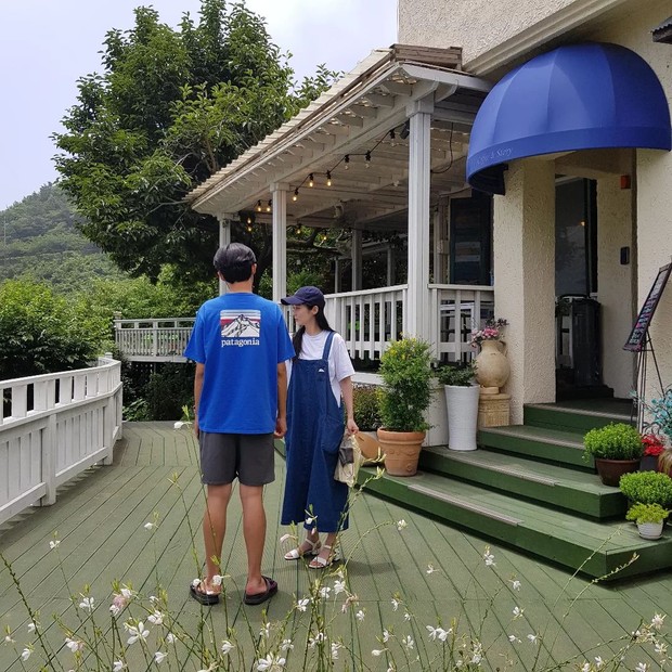 Potret Jang Na Ra dan suami mengunjungi cafe