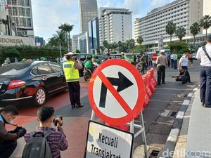 Uji Coba Rekayasa Lalin di Kawasan Bundaran HI Dimulai Uji Coba Rekayasa Lalin di Kawasan Bundaran HI Dimulai