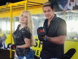 Nggak Main-main! Istri Hadiahkan Cabang Baru Usaha Fitness di Ultah Robby Shine