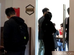 Robert Alberts Akhirnya Bertemu Pelaku Pelecehan sang Istri