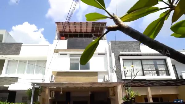 Mengenang Mendiang Kiki Fatmala dari Potret Keseharian di Rumah Pondok Indah