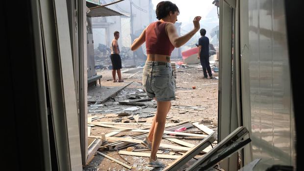 SLOVIANSK, UKRAINE - JULY 03: People look over the wreckage after a missile stuck a shopping mall on July 03, 2022 in Sloviansk, Ukraine. The attack was one of many in the city early Sunday afternoon. The attacks, which targeted residential neighborhoods, destroyed homes and left at least 6 people dead and 15 injured.  (Photo by Scott Olson/Getty Images)