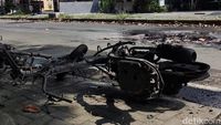 Ricuh di Babarsari, Begini Penampakan Ruko-Motor yang Rusak-Terbakar