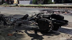 Ricuh di Babarsari, Begini Penampakan Ruko-Motor yang Rusak-Terbakar
