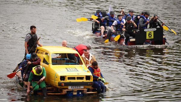 Serunya Balap Rakit Chester di Inggris