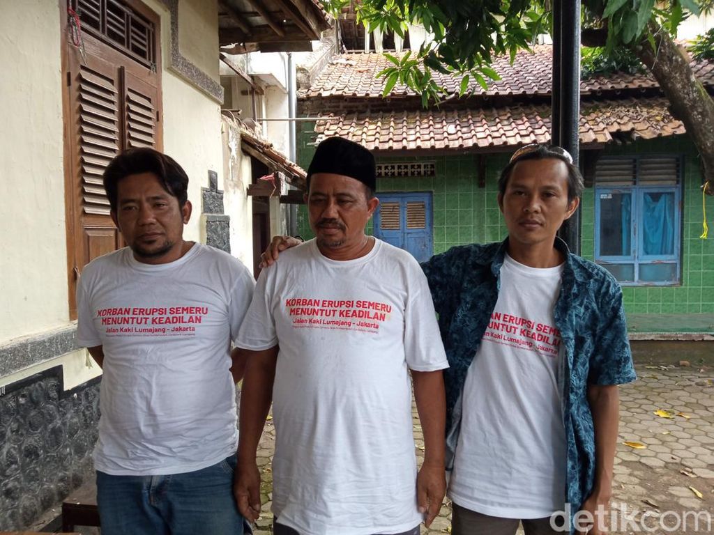 Mau Mengadu ke Jokowi, Tiga Korban Semeru Jalan Kaki ke Istana