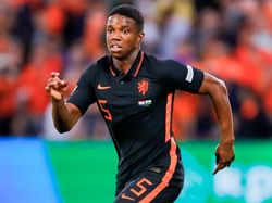 Alasan Van Gaal Mainkan Tyrell Malacia Jadi bek Tengah