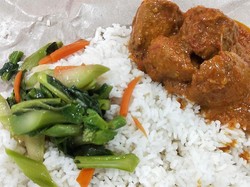 Wanita Ini Kaget Beli Nasi Ayam Kari Harga Rp 160 Ribu