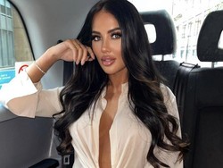 Mobil Yazmin Oukhellou Masuk Jurang, Pacarnya Tewas