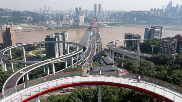 Skywalk di China ini Suguhkan Lansekap Perkotaan yang Menawan