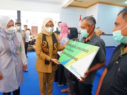 5.000 Nelayan Banyuwangi Terima Bantuan Asuransi Gratis