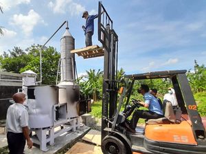 Tak Berizin, Alat Pembakaran Ilegal Pabrik di Gunung Putri Bogor Dibongkar