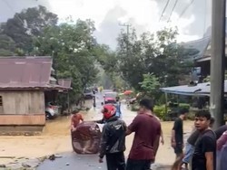 Banjir Bandang Terjang 3 Kelurahan di Enrekang, 10 Rumah Terdampak