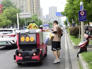 China Kembangkan Pengiriman Paket dengan Mobil Tanpa Sopir