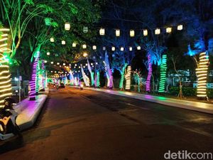 Damar Kurung Ditebar, Gresik Otomatis Romantis