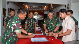 Sepucuk Pistol Separatis Papua Diserahkan ke TNI