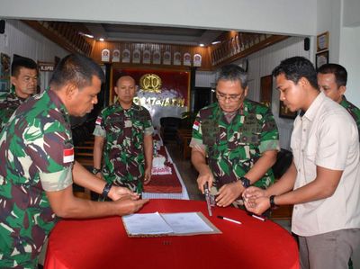Sepucuk Pistol Separatis Papua Diserahkan ke TNI