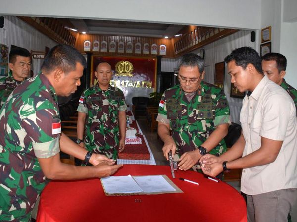 Sepucuk Pistol Separatis Papua Diserahkan ke TNI