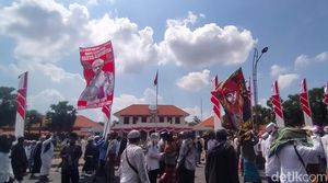 Demo Desak Holywings Ditutup Selamanya