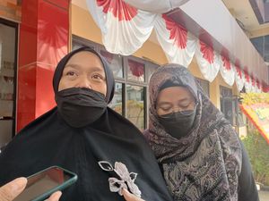 Ibu Pengeroyok Adik Kelas di SMA Jaksel Minta Maaf: Penjara Bukan Solusi Ibu Pengeroyok Adik Kelas di SMA Jaksel Minta Maaf: Penjara Bukan Solusi