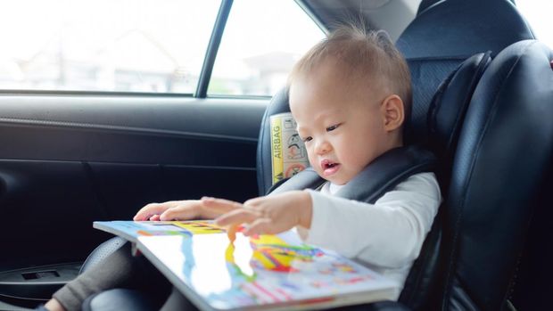 Ilustrasi mainan anak 1 tahun atau buku