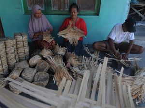 Jelang Idul Adha, Permintaan Besek hingga Pisau Meningkat
