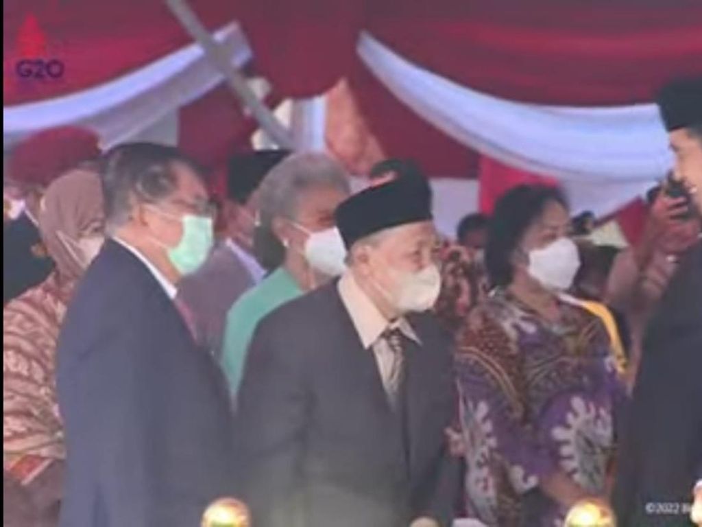 Jokowi Pimpin Upacara Hari Bhayangkara di Semarang, Megawati-JK Hadir