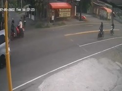 Kecelakaan Horor Tiga Motor di Kulon Progo Terekam CCTV