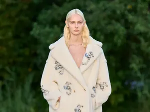 Foto 10 Busana Stylist dari Max Mara Resort 2023, Terinspirasi Portugis