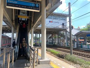 Eskalator Stasiun Cakung Rampung Diperbaiki, 1 Lift Mati Tunggu Sparepart Eskalator Stasiun Cakung Rampung Diperbaiki, 1 Lift Mati Tunggu Sparepart