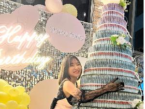 Viral Kakak Baik Hati, Berikan Adiknya Kue Ultah Tumpukan Uang Rp 176 Juta