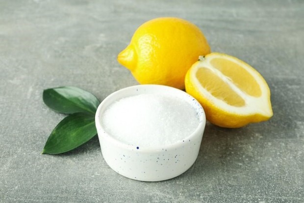 Lemon dan Garam Lemon dan garam berguna untuk menghilangkan jamur dibaju