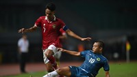 Bertanding di Stadion Patriot Chandrabhaga, Bekasi, Senin (4/7/2022), Indonesia main tanpa ampun melawan Brunei. Dominasi total diperlihatkan pasukan Shin Tae-yong.
