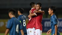 Timnas Indonesia U-19 tampil menggebrak sejak awal. Hokky Caraka sukses mencetak empat gol di babak pertama dan membawa Indonesia memimpin 6-0.