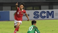 Indonesia bisa menambah satu gol lewat Alfriyanto Nico pada babak kedua. Skor 7-0 menutup duel Indonesia vs Brunei. (Fakhri Hermansyah/Antara Foto)