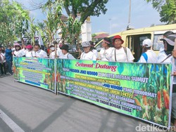 Warga Medan Sambut Kedatangan Presiden Jokowi, Jalanan Macet