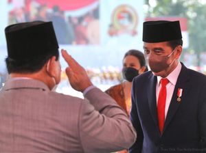 Momen Prabowo Hormat ke Jokowi di HUT Bhayangkara, Akrab dengan Mega dan JK