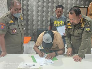 Pemobil di Palu Buang Sampah Sembarangan Didenda Rp 1 Juta Pemobil di Palu Buang Sampah Sembarangan Didenda Rp 1 Juta