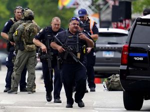 Polisi Buru Pelaku Penembakan Saat Parade Hari Kemerdekaan AS