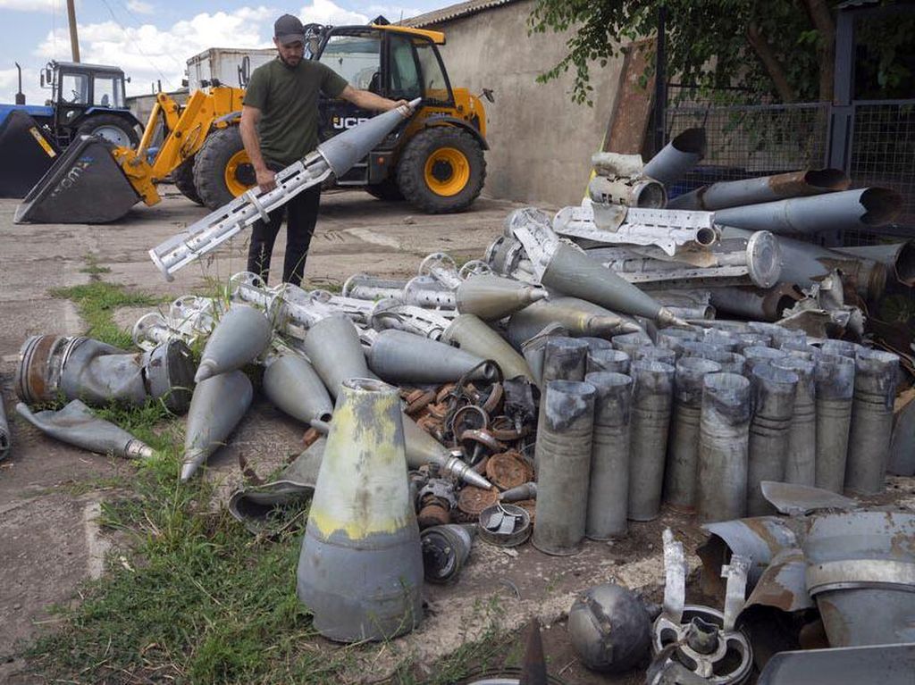 Perang Rusia-Ukraina Sisakan Sampah Rudal, Enaknya Diapain?
