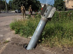 Detik-detik Roket Rusia Hancurkan Gudang Senjata Ukraina