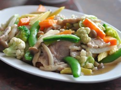 Resep Capcay Goreng Ayam ala Restoran yang Segar dan Komplet Isiannya