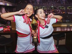 Hesti Purwadinata Tanding Tepok Bulu, Tasnya Bikin Salfok, Bekas Hampers