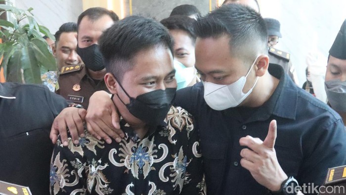 Tersangka kasus Quotex Doni Salmanan saat proses pelimpahan kasus dari Bareskrim ke Kejati Jabar