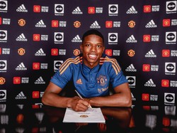 MU Akhirnya Beli Pemain, Tyrell Malacia Diresmikan