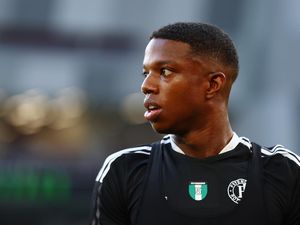 Ada Van Persie di Balik Kepindahan Tyrell Malacia ke MU