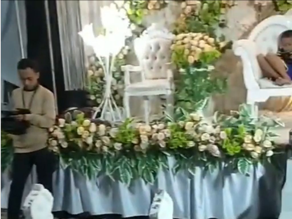 Viral Pernikahan di Kuburan, Pakai Sound System, Dikritik Netizen