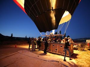 Video Balon Udara di Turki Kecelakaan, Pilot Tewas-WNI Terluka Video Balon Udara di Turki Kecelakaan, Pilot Tewas-WNI Terluka