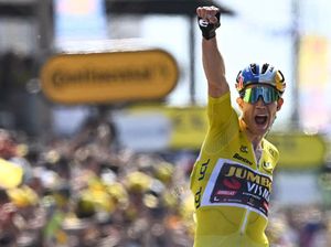 Tak Terkejar di 11 Km Terakhir, Van Aert Pertahankan Jersey Kuning Tak Terkejar di 11 Km Terakhir, Van Aert Pertahankan Jersey Kuning